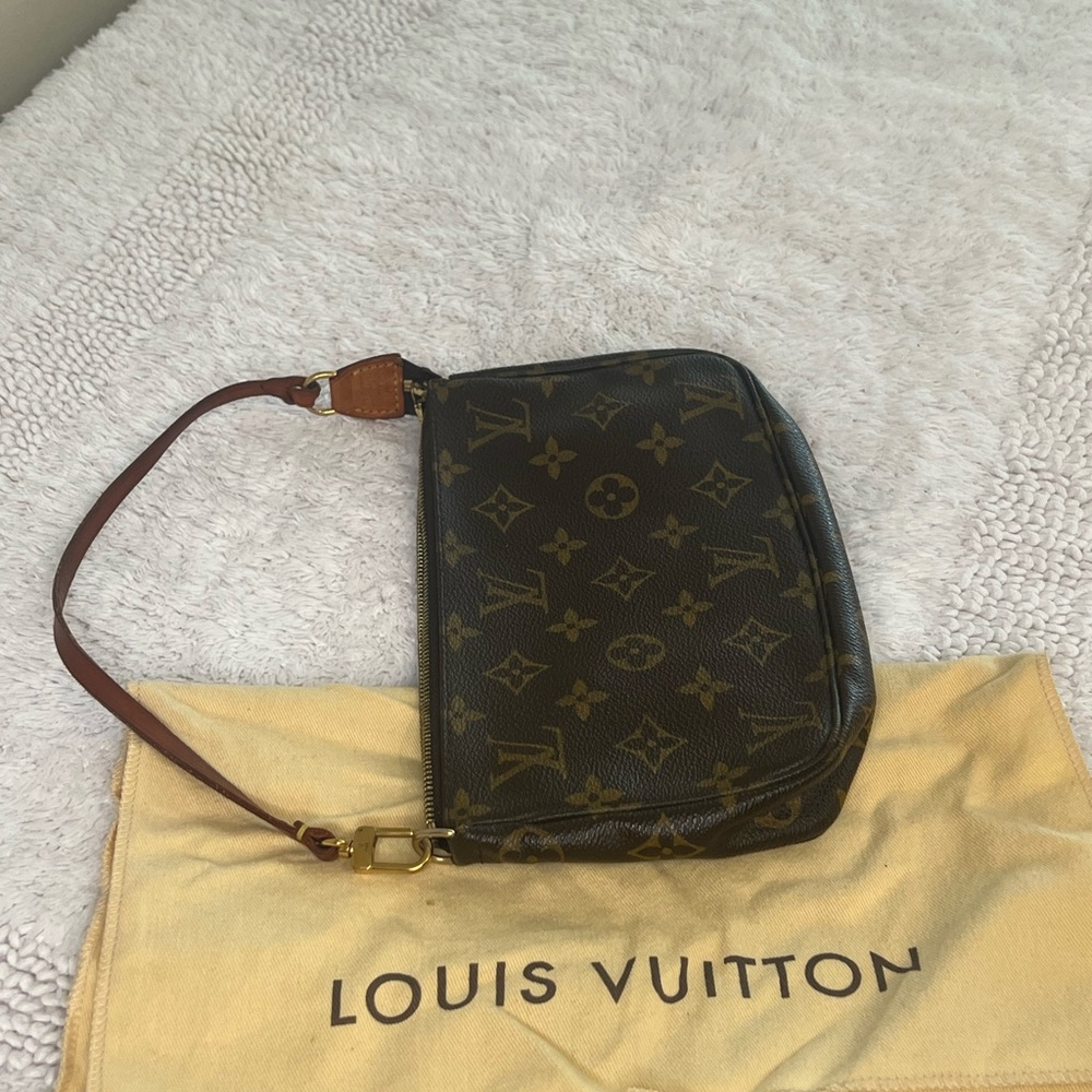 Louis Vuitton Monogram Pochette Accessoires Shoulder Bag LV Clutch - Picture 6 of 13